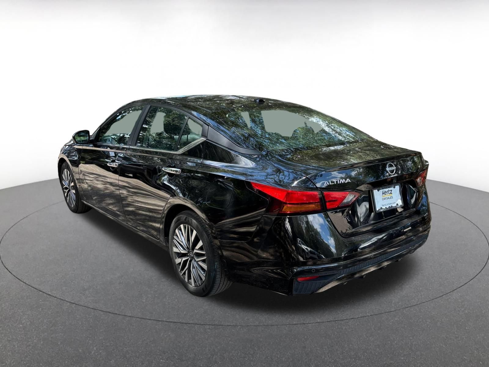 Used 2025 Nissan Altima 2.5 SV FWD image 15
