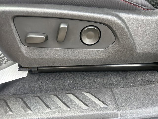 Used 2025 Chevrolet Colorado Z71 w/ Technology Package image 16