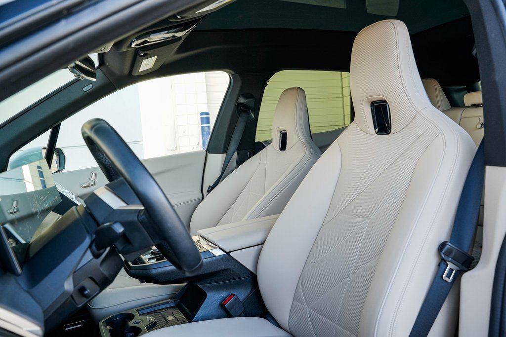 Used 2025 BMW iX xDrive50 image 15