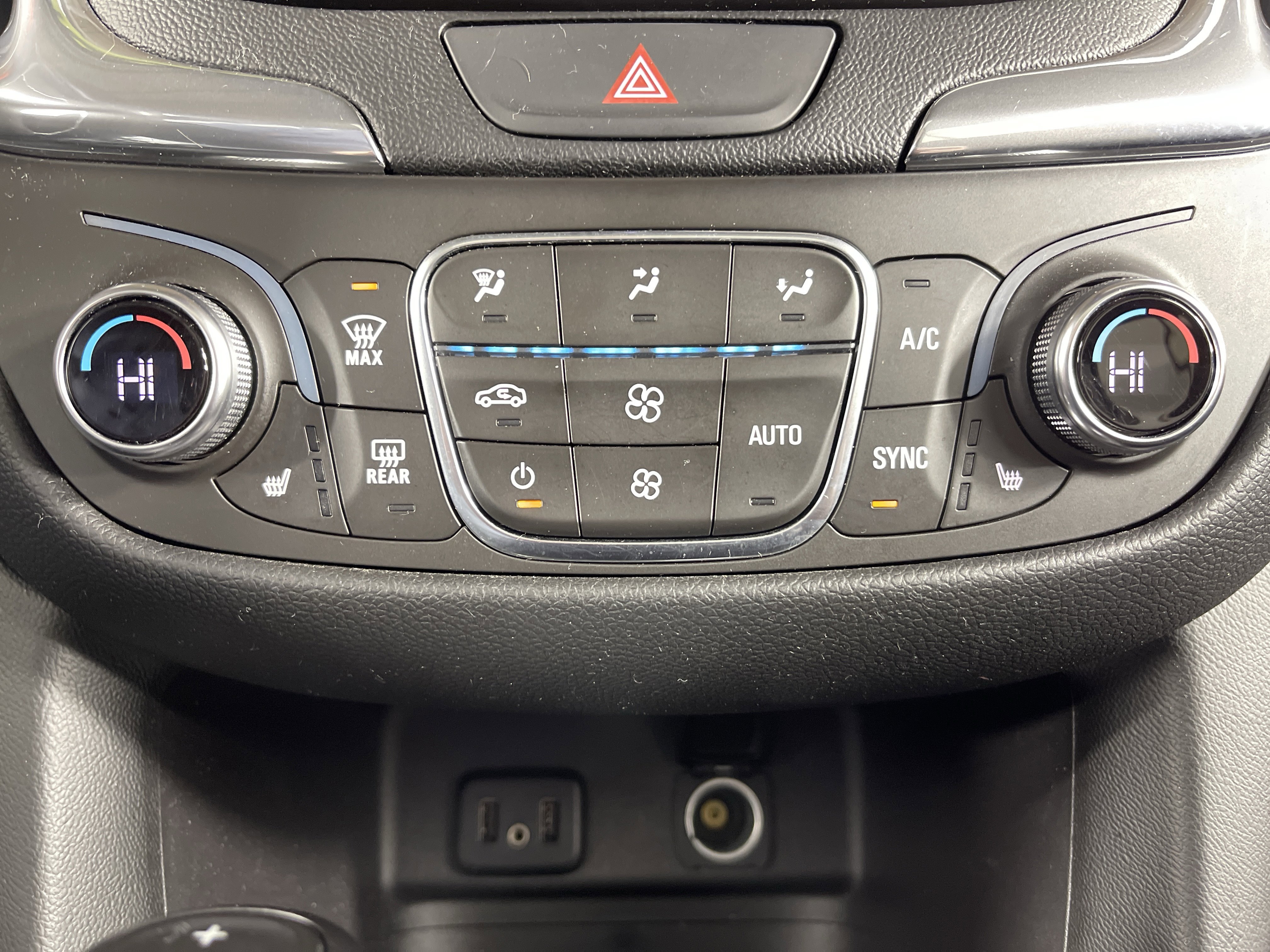 Used 2018 Chevrolet Equinox LT w/ Sun & Infotainment Package image 25