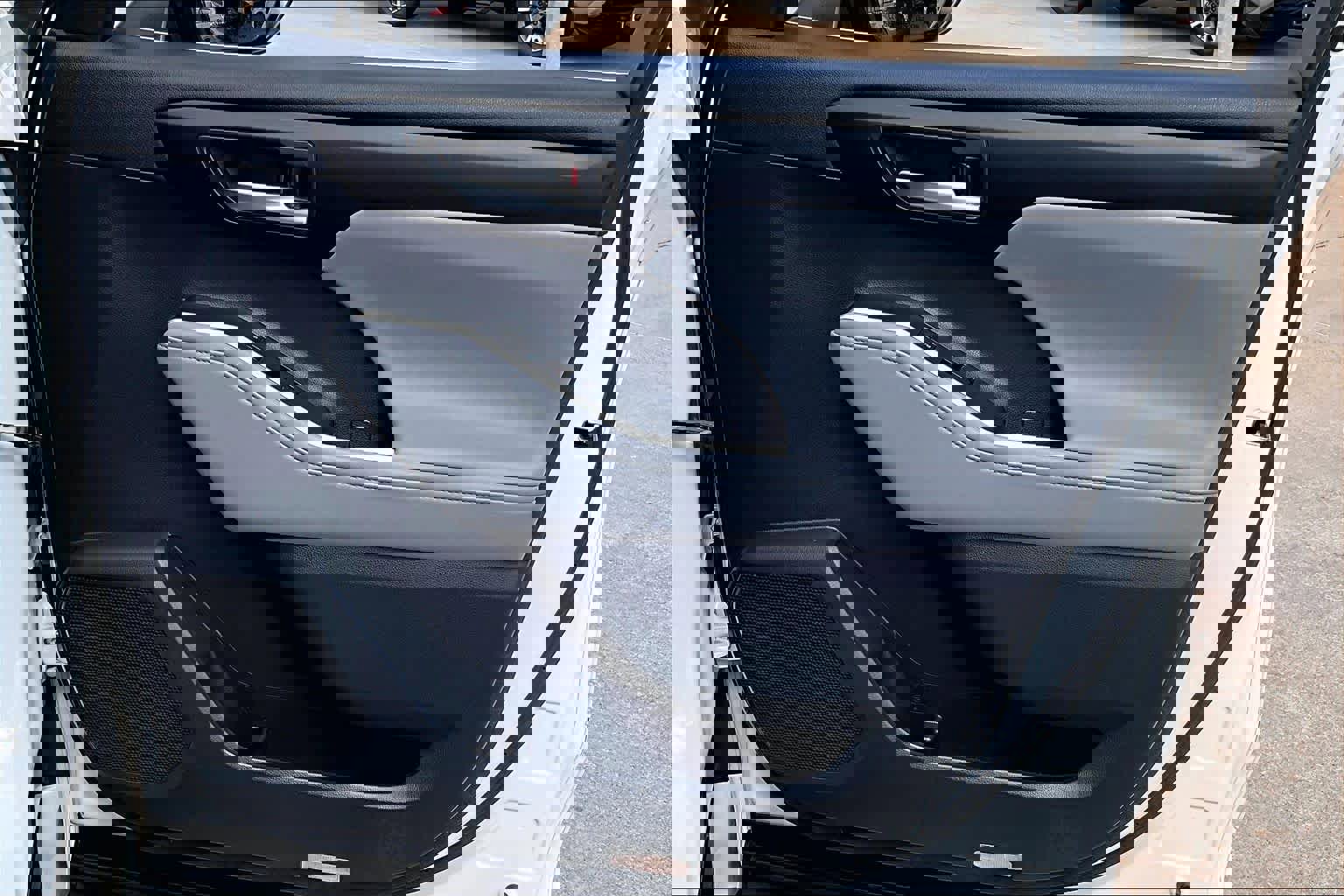 Used 2020 Toyota Highlander XLE AWD/4WD image 27