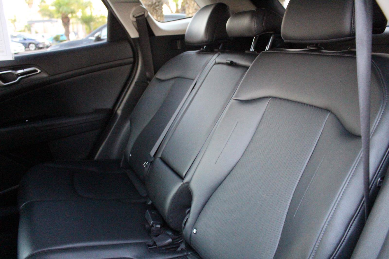 Certified 2024 Kia Sportage EX image 31