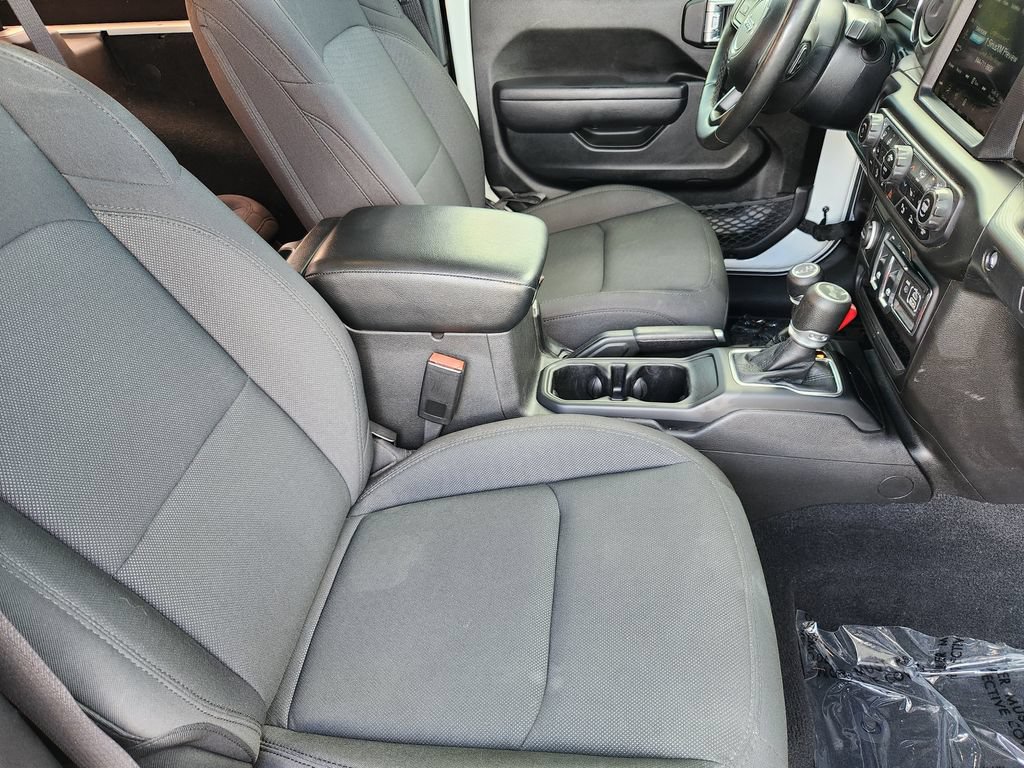 Used 2022 Jeep Wrangler Sport AWD/4WD image 5