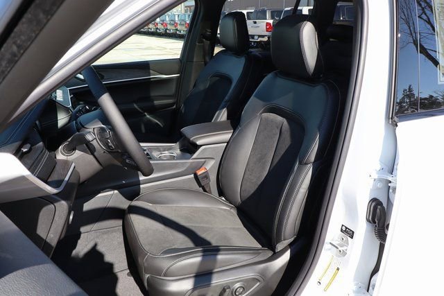 New 2026 Jeep Grand Cherokee Laredo image 10