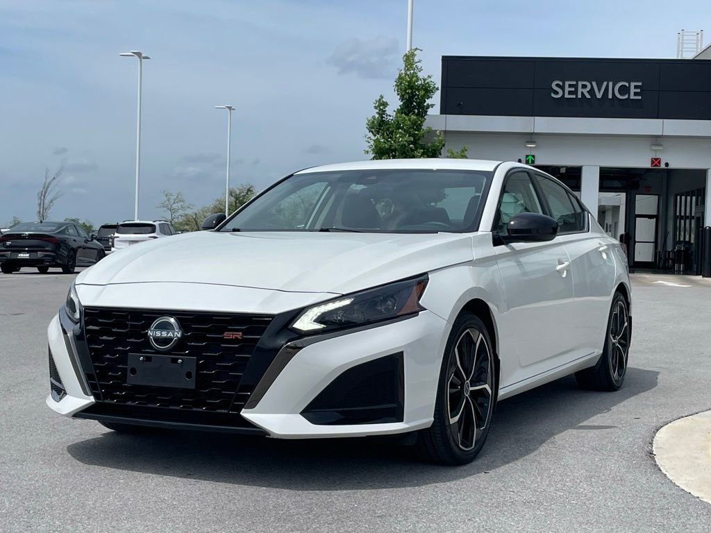 Used 2023 Nissan Altima 2.5 SR FWD image 3