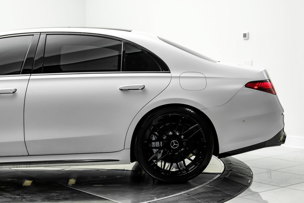 Used 2024 Mercedes-Benz S 63 AMG S w/ Carbon Fiber Exterior Package image 15