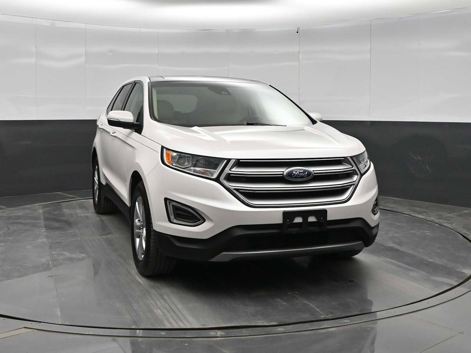 Used 2018 Ford Edge SEL w/ Equipment Group 201A image 2