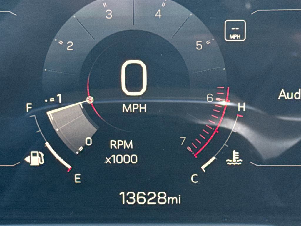 Used 2025 GMC Acadia Elevation image 31