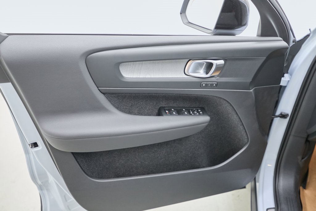 New 2026 Volvo XC40 B5 Plus w/ Protection Package Premier image 10