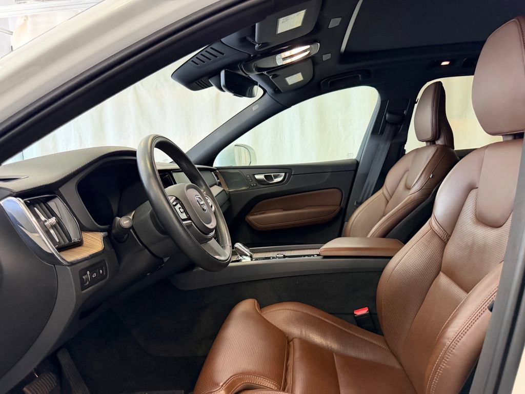 Used 2022 Volvo XC60 T8 Inscription AWD/4WD image 5