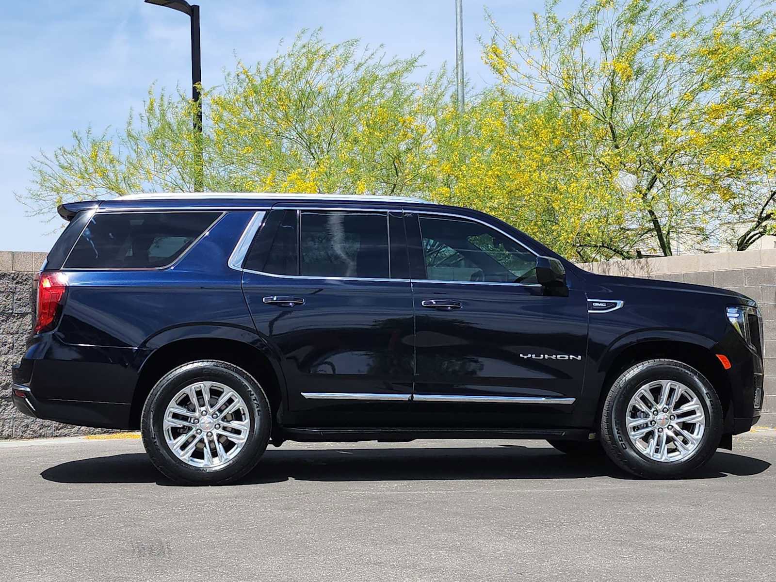 Used 2023 GMC Yukon SLT image 10