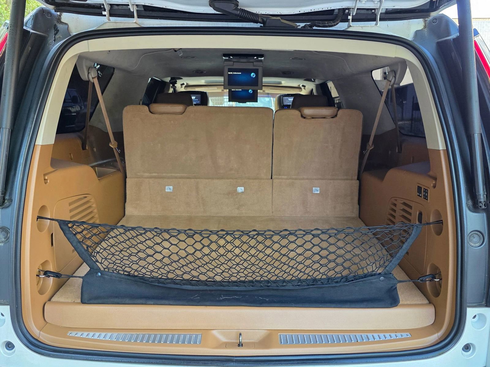 Used 2016 Cadillac Escalade ESV Platinum RWD image 30
