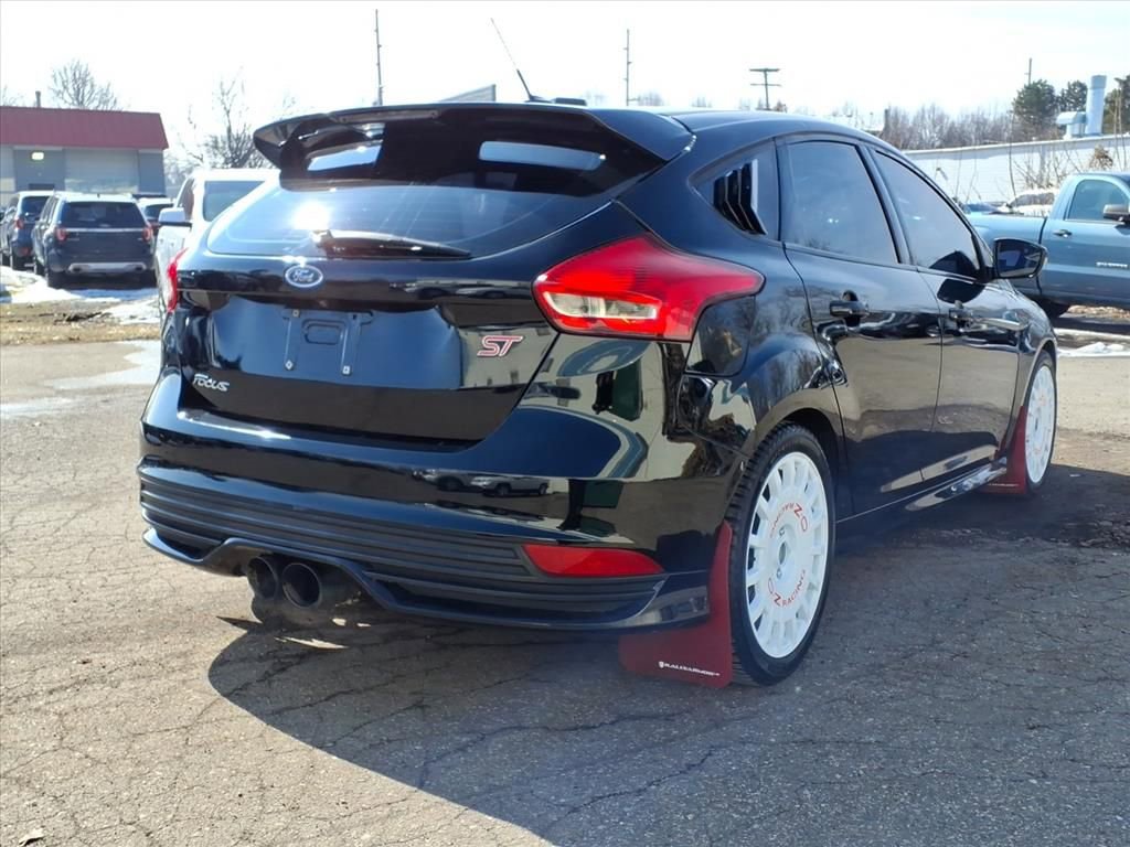 Used 2017 Ford Focus ST image 6