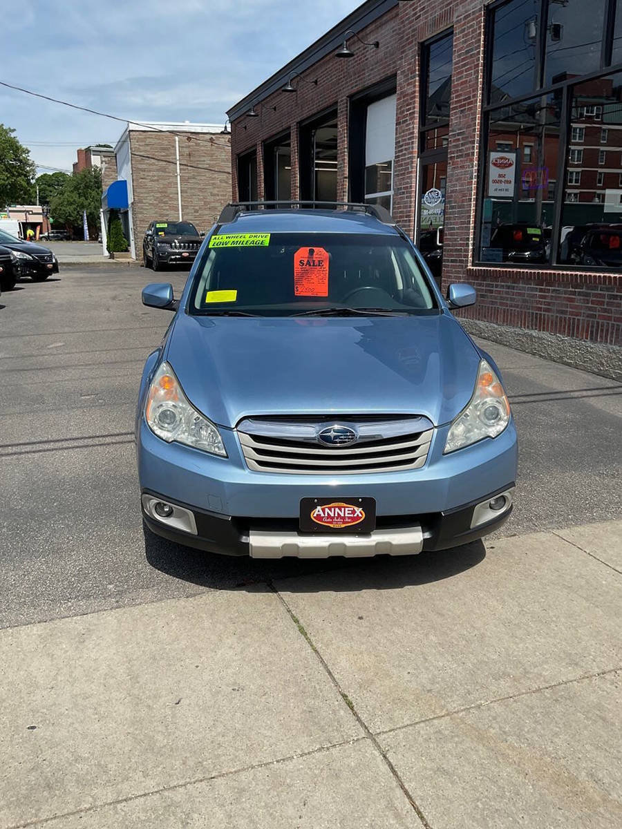 Used 2011 Subaru Outback 2.5i Limited AWD/4WD image 2