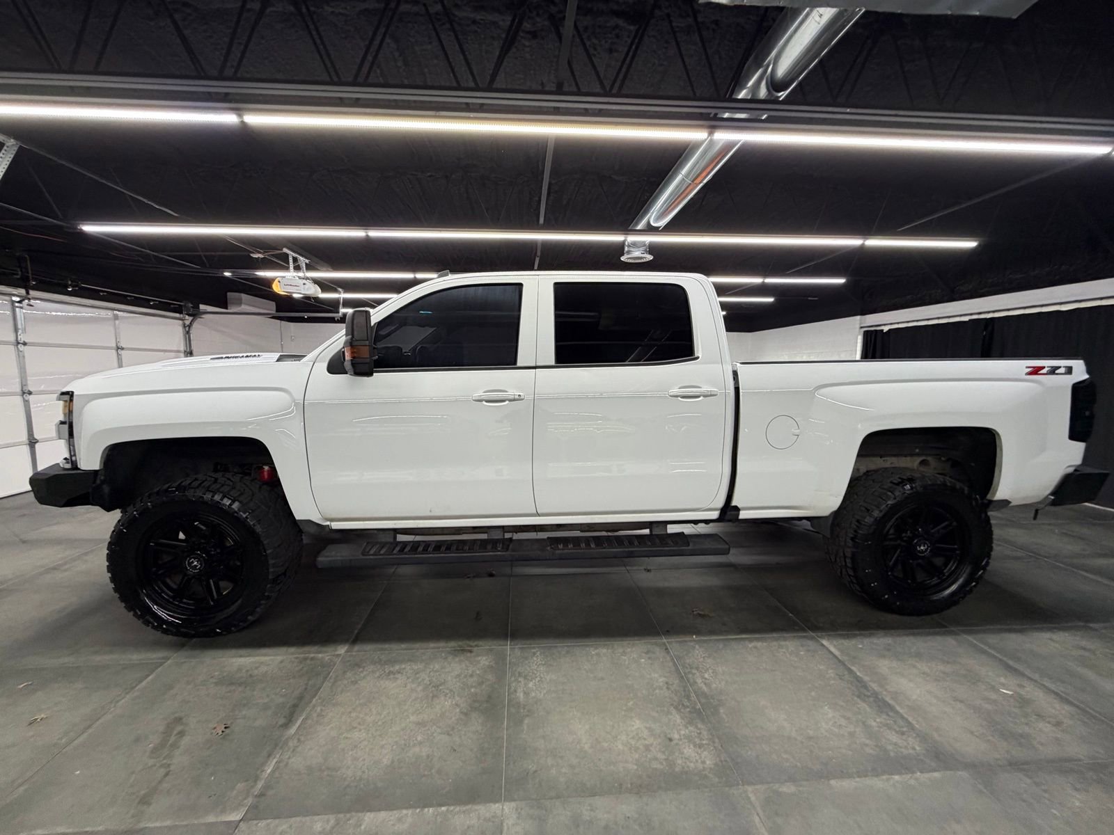 Used 2019 Chevrolet Silverado 2500 LT w/ Z71 Package, Off-Road image 3