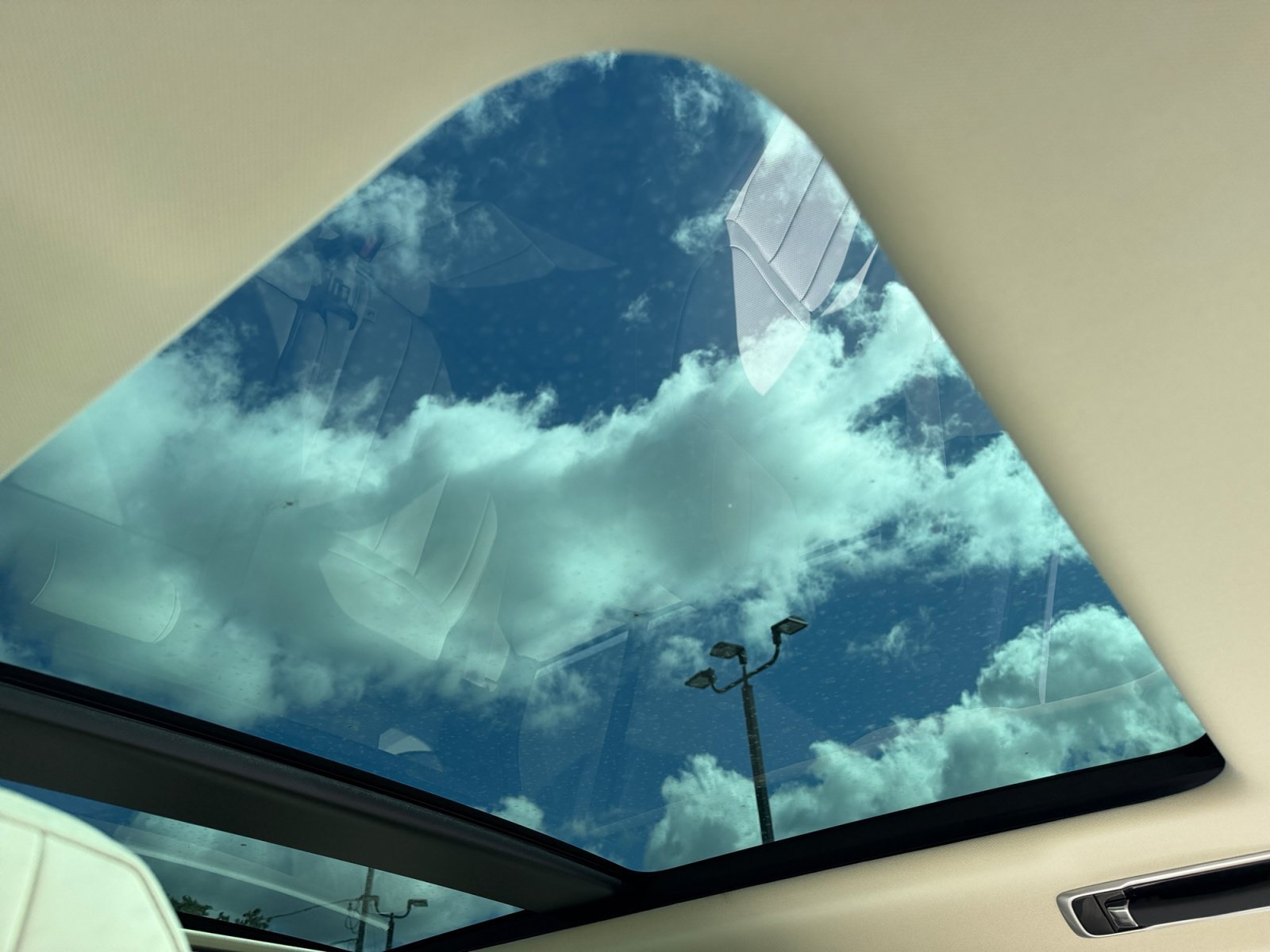 Used 2025 Land Rover Range Rover SE AWD/4WD image 10