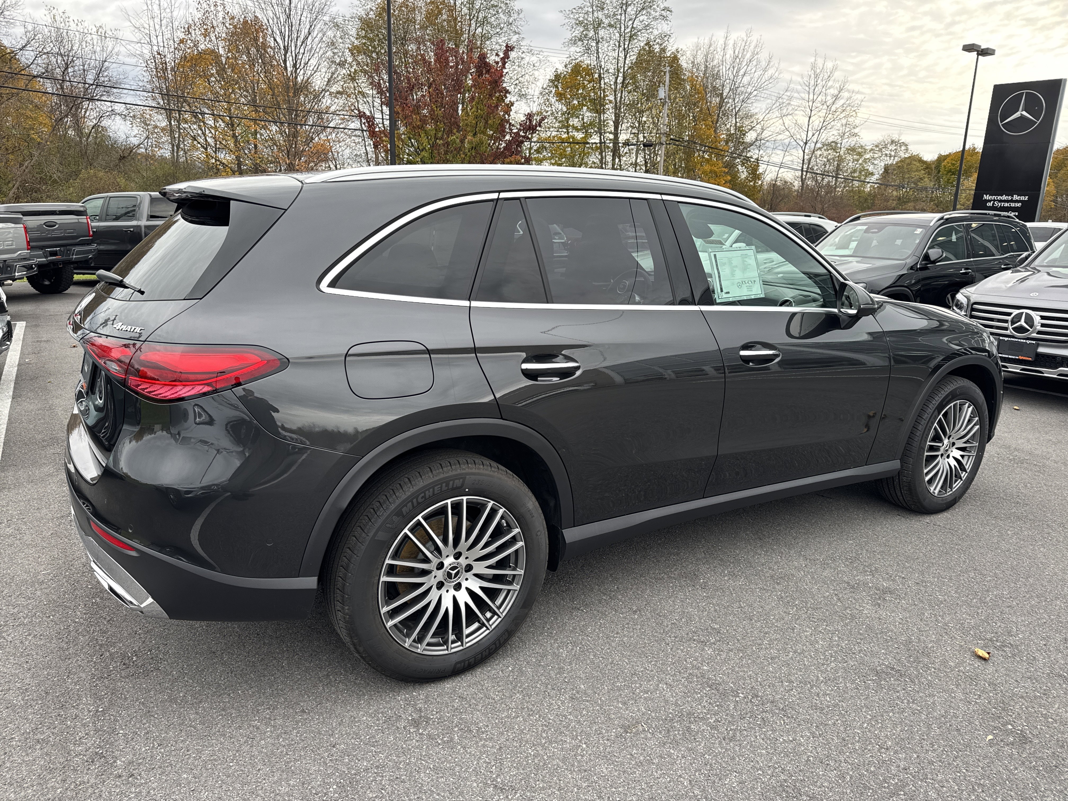 Used 2025 Mercedes-Benz GLC 300 4MATIC image 7