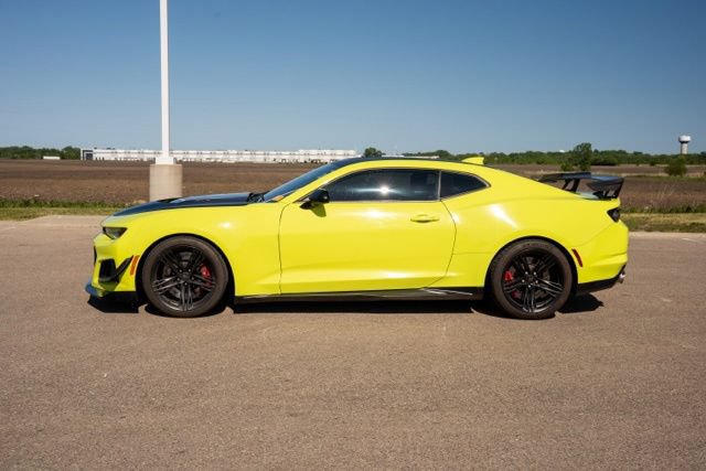 Used 2019 Chevrolet Camaro ZL1 RWD image 4