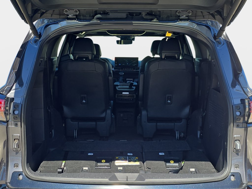 Used 2025 Toyota Sienna Platinum AWD/4WD image 14
