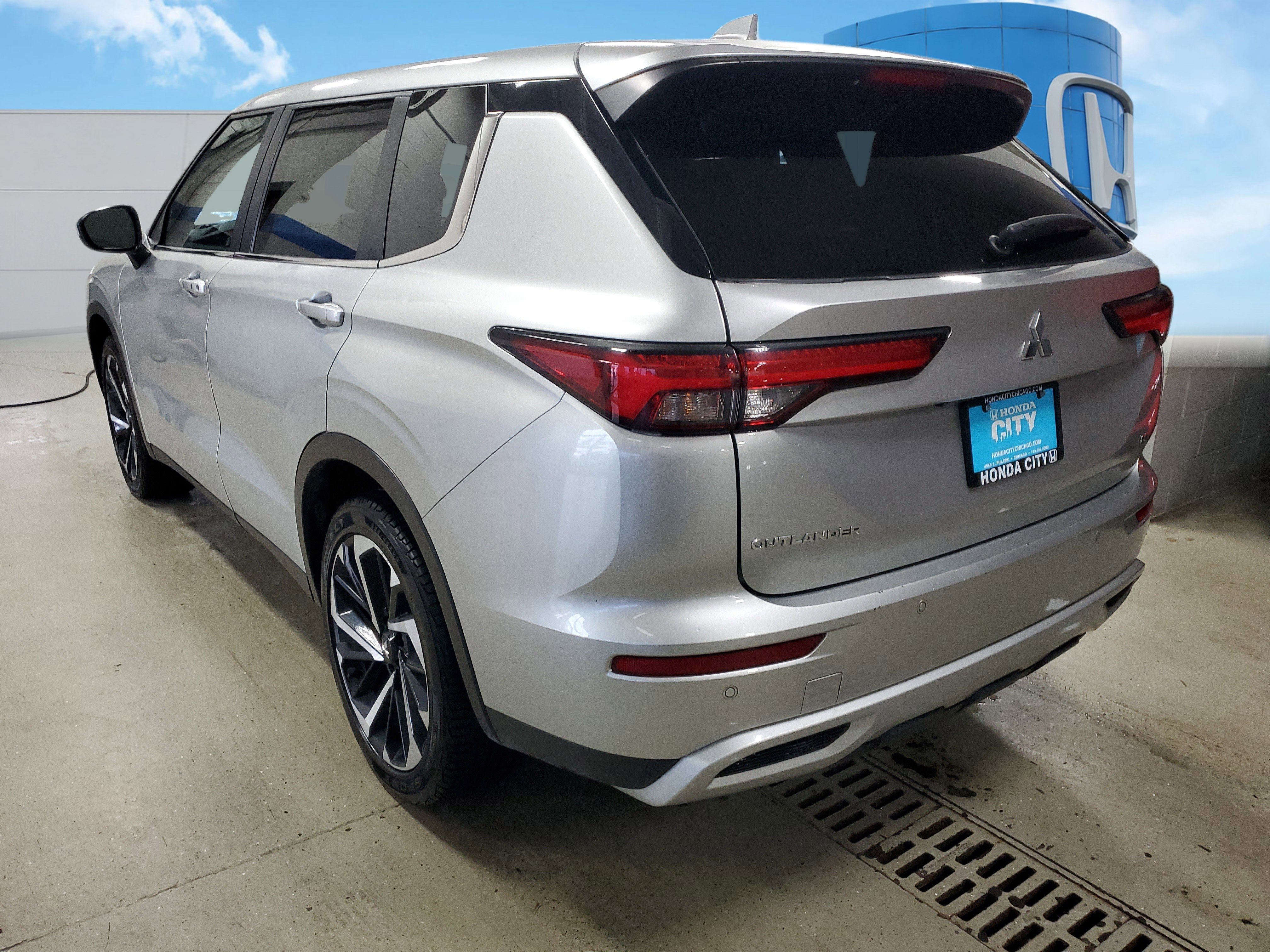 Used 2024 Mitsubishi Outlander SE AWD/4WD image 4