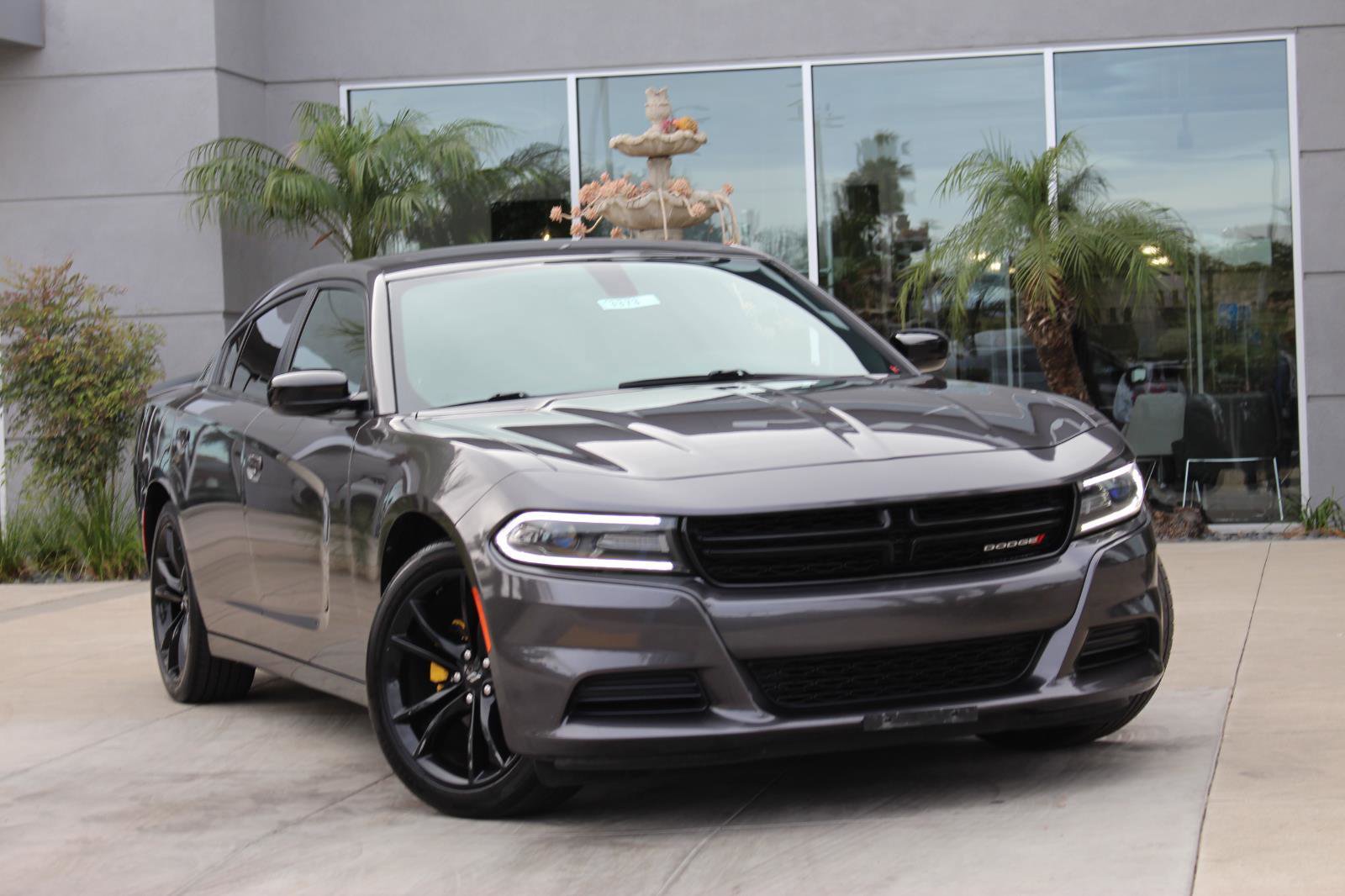 Used 2018 Dodge Charger SXT w/ Blacktop Package image 2