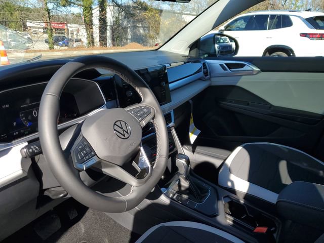 New 2026 Volkswagen Taos SE image 18