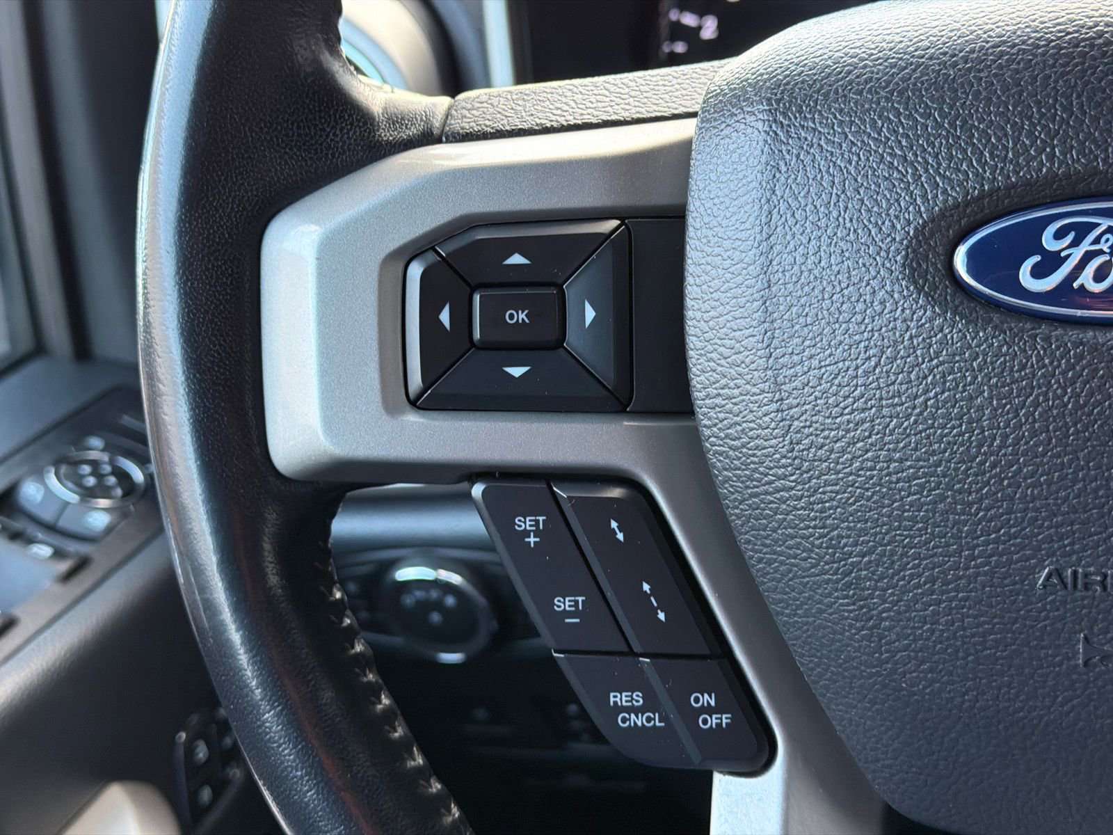 Used 2022 Ford F350 Lariat w/ Lariat Ultimate Package AWD/4WD image 24