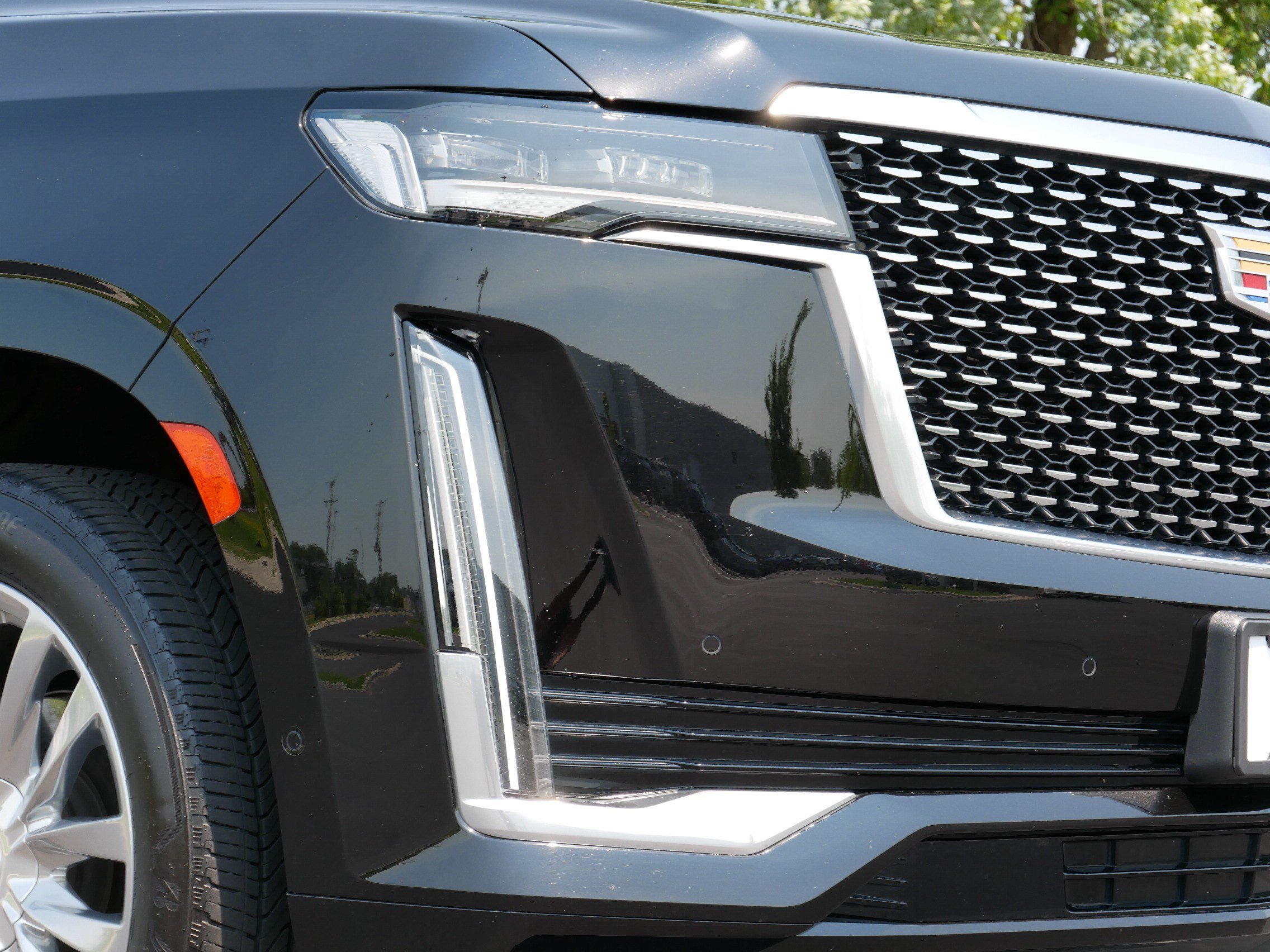 Certified 2023 Cadillac Escalade ESV Premium Luxury w/ Performance Package AWD/4WD image 14