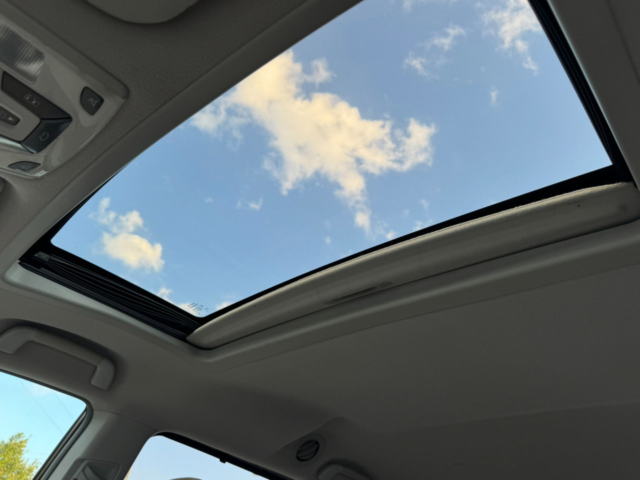 Used 2014 Toyota Sienna XLE image 22