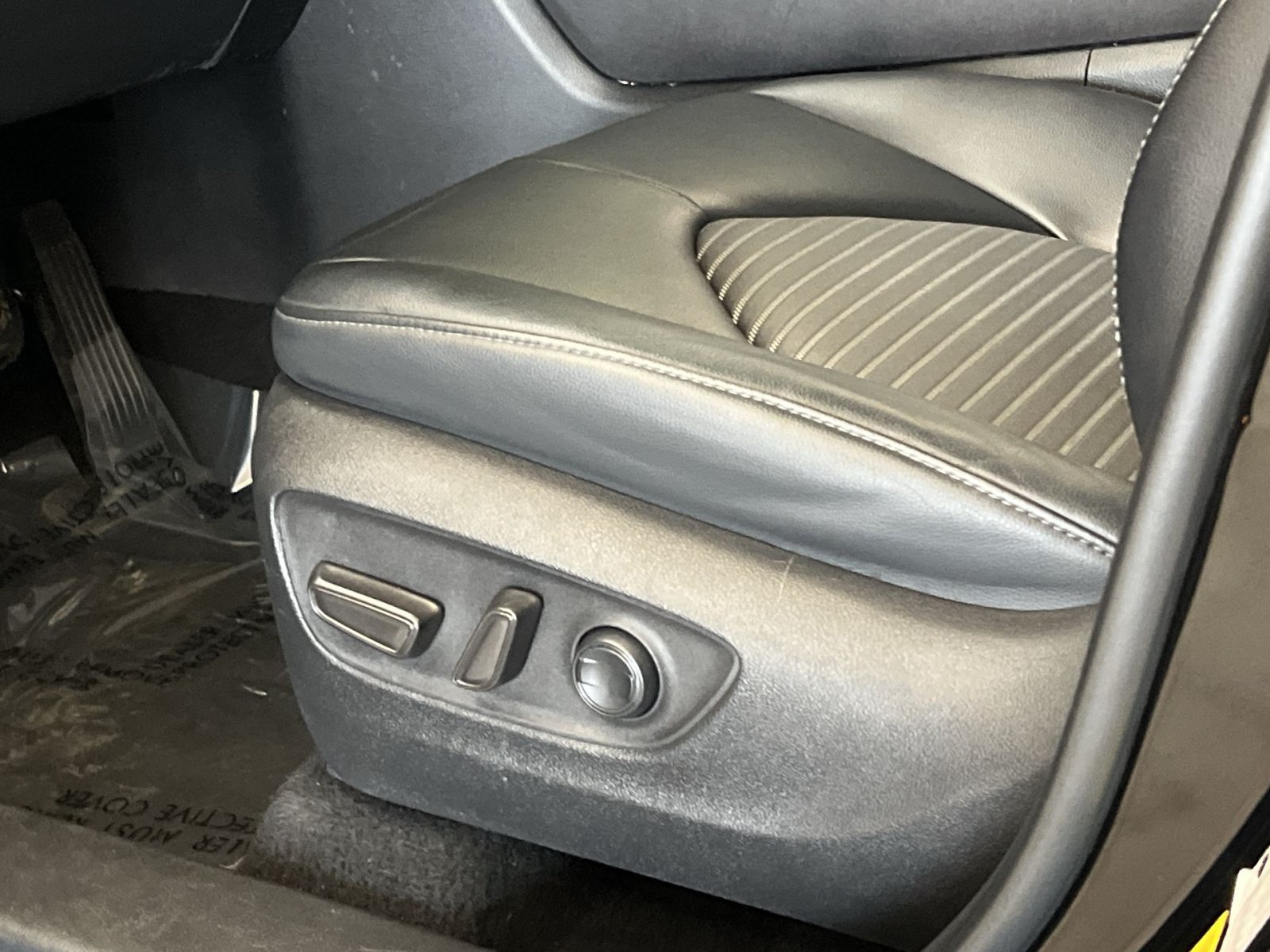 Used 2022 Toyota Highlander XSE AWD/4WD image 13