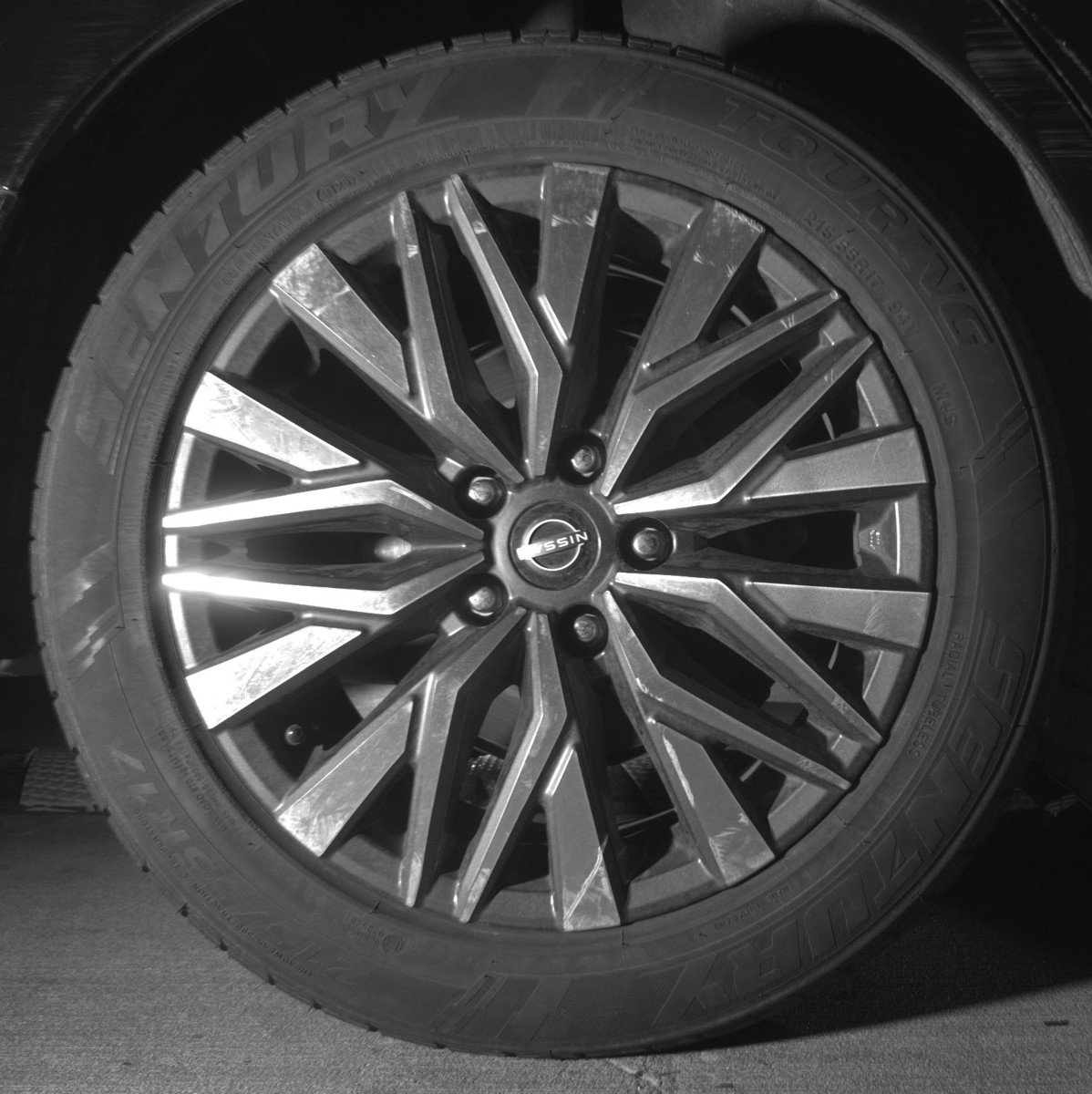 Used 2025 Nissan Altima 2.5 SV FWD image 15