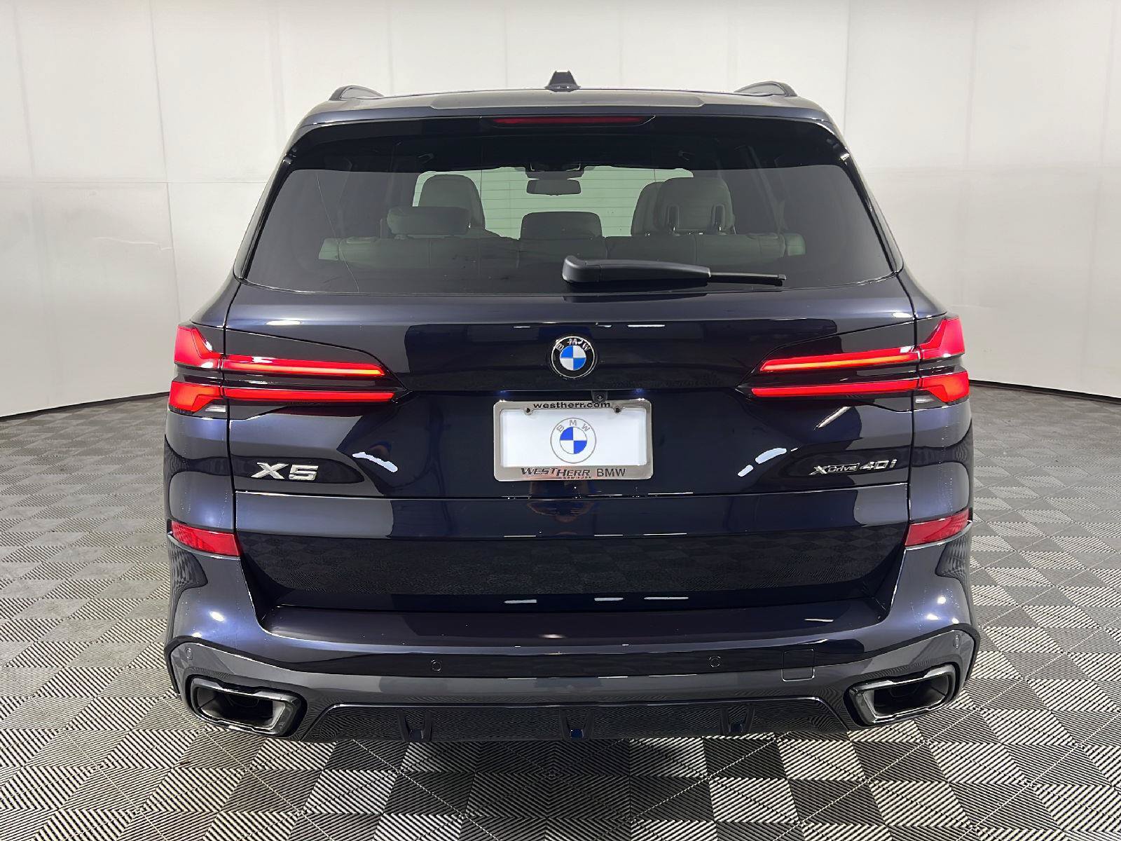 New 2026 BMW X5 xDrive40i w/ M Sport Package AWD/4WD image 4
