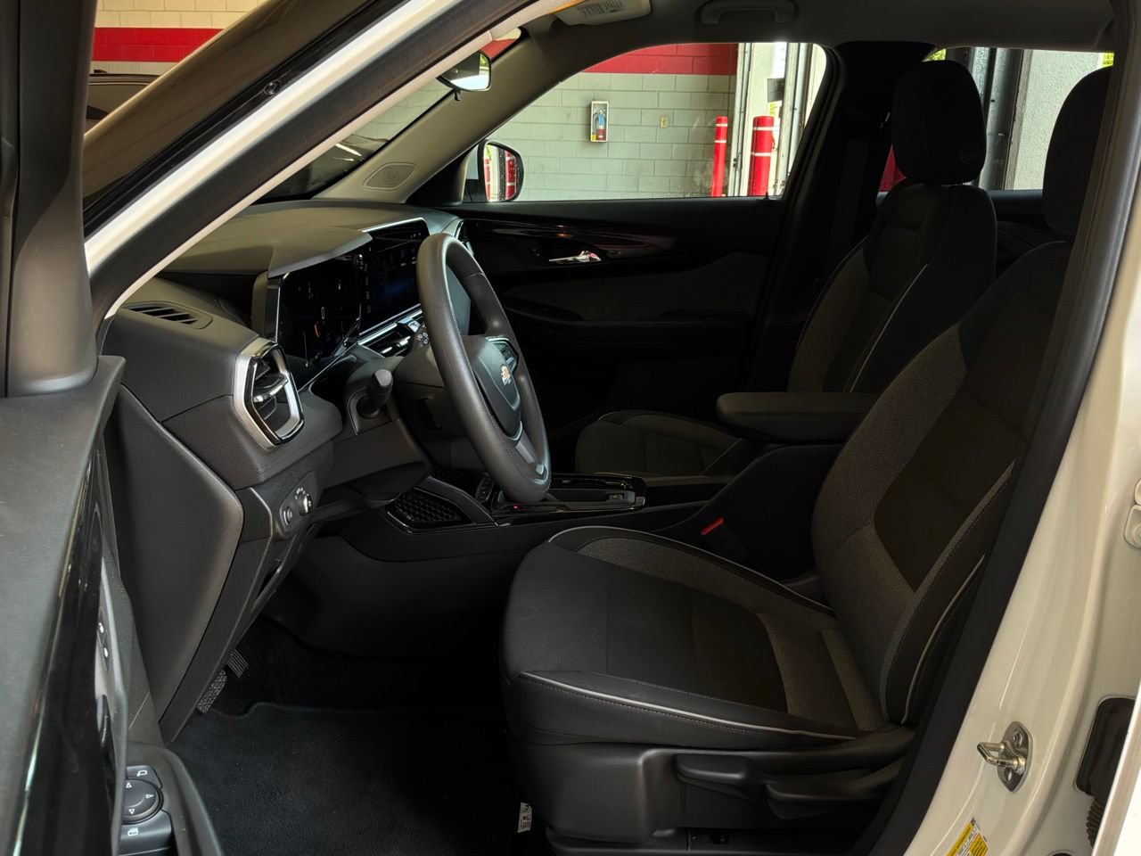 Used 2025 Chevrolet TrailBlazer LT w/ Driver Confidence Package AWD/4WD image 10