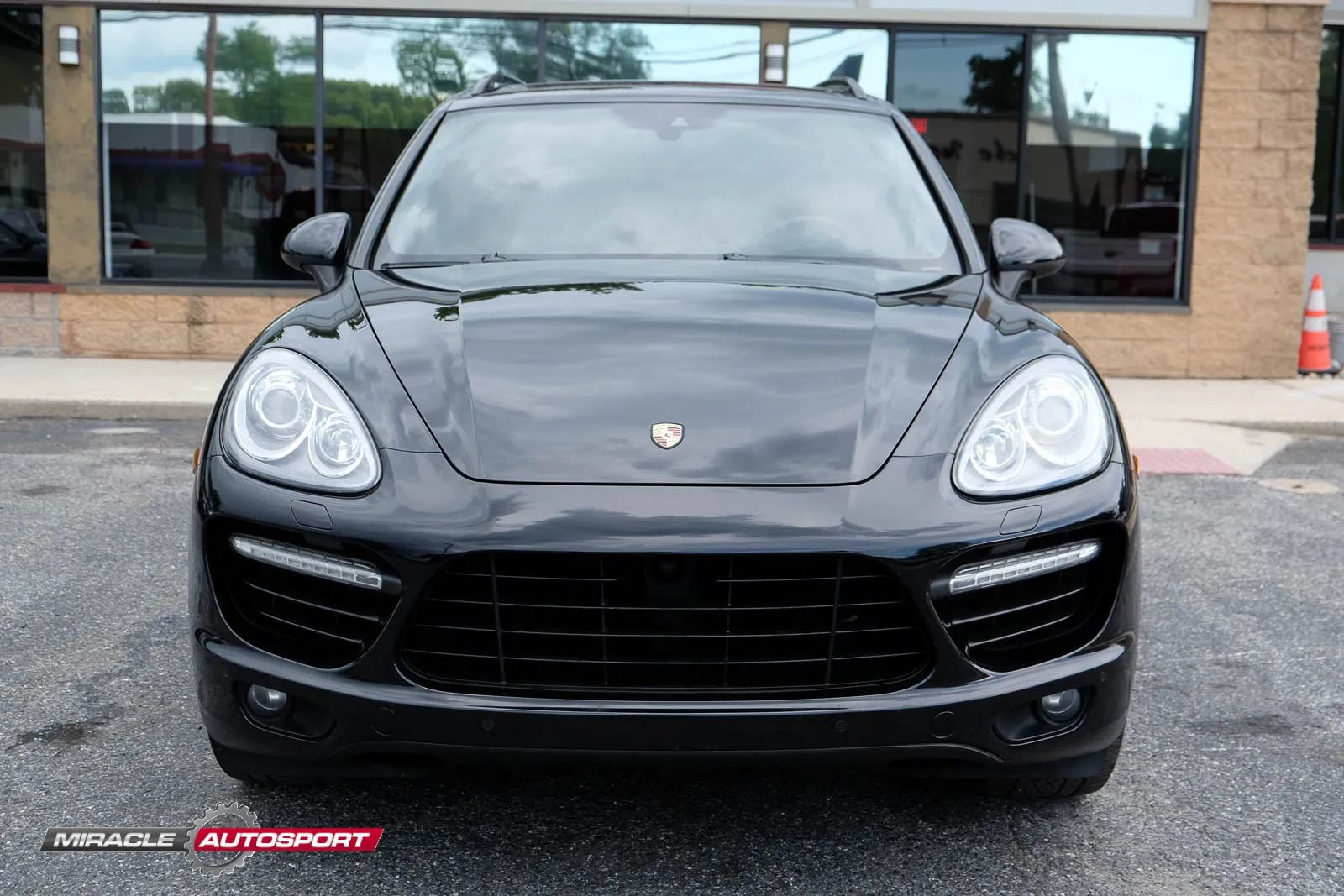 Used 2014 Porsche Cayenne Turbo AWD/4WD image 2