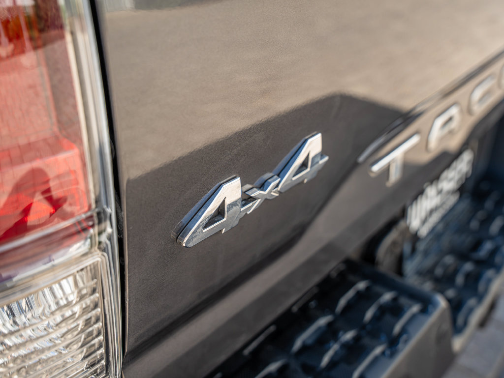 Used 2016 Toyota Tacoma Limited w/ Towing Package AWD/4WD image 20