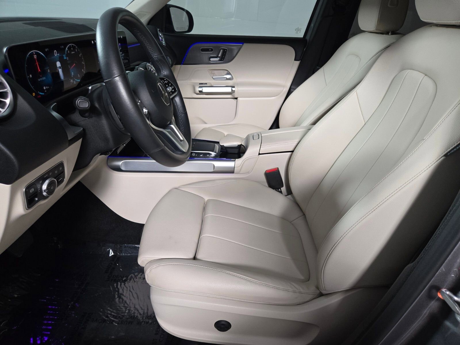 Used 2021 Mercedes-Benz GLB 250 4MATIC w/ Premium Package image 11