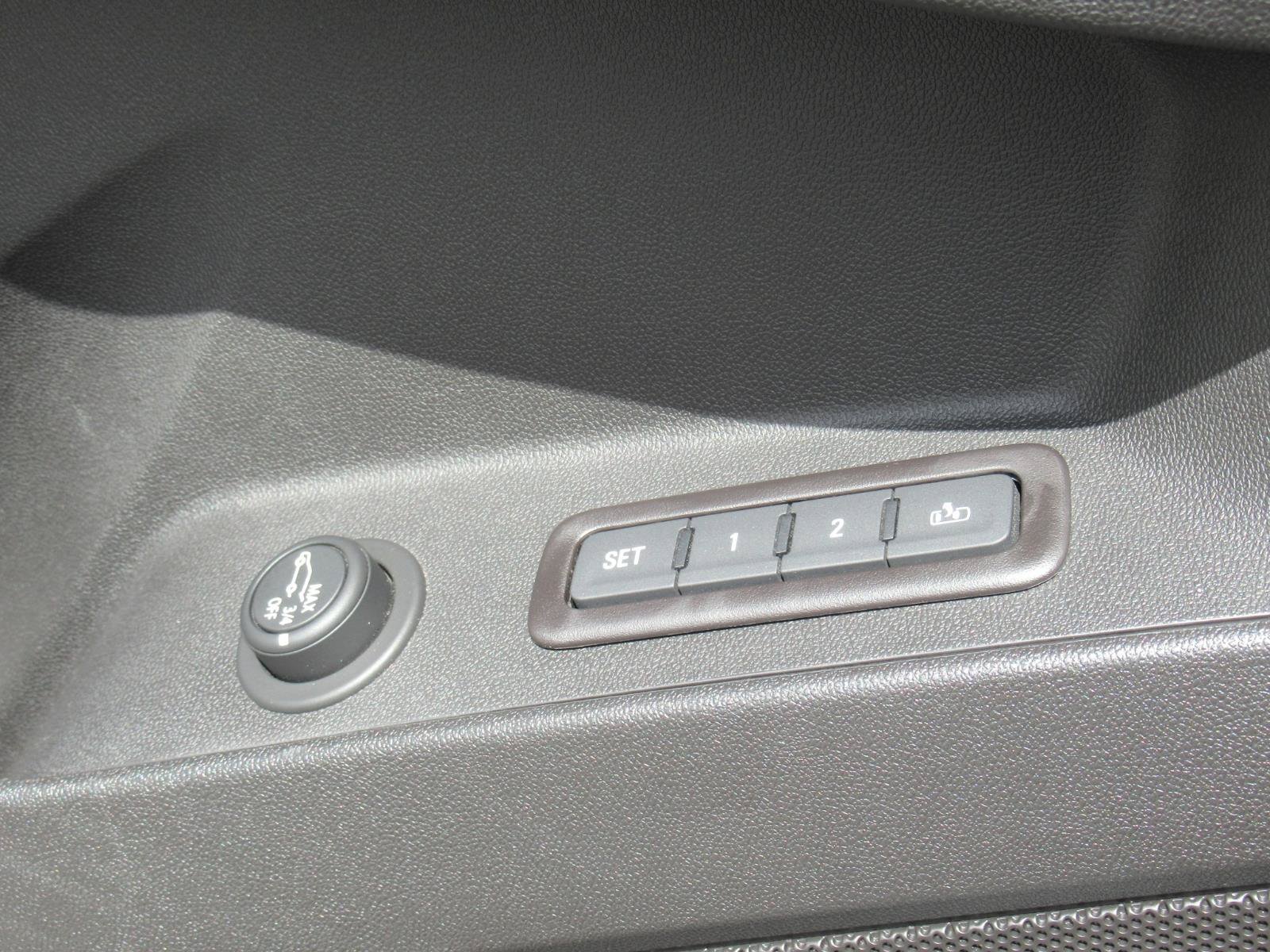 Used 2021 Chevrolet Equinox Premier FWD image 21