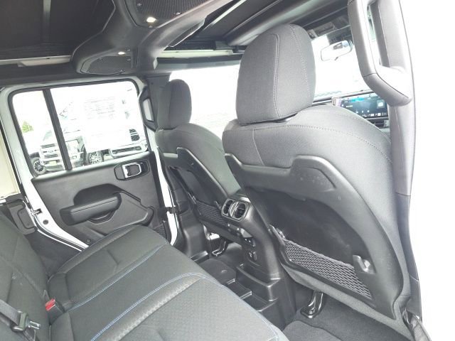 Used 2025 Jeep Wrangler Unlimited Rubicon 4xe w/ Convenience Group AWD/4WD image 49
