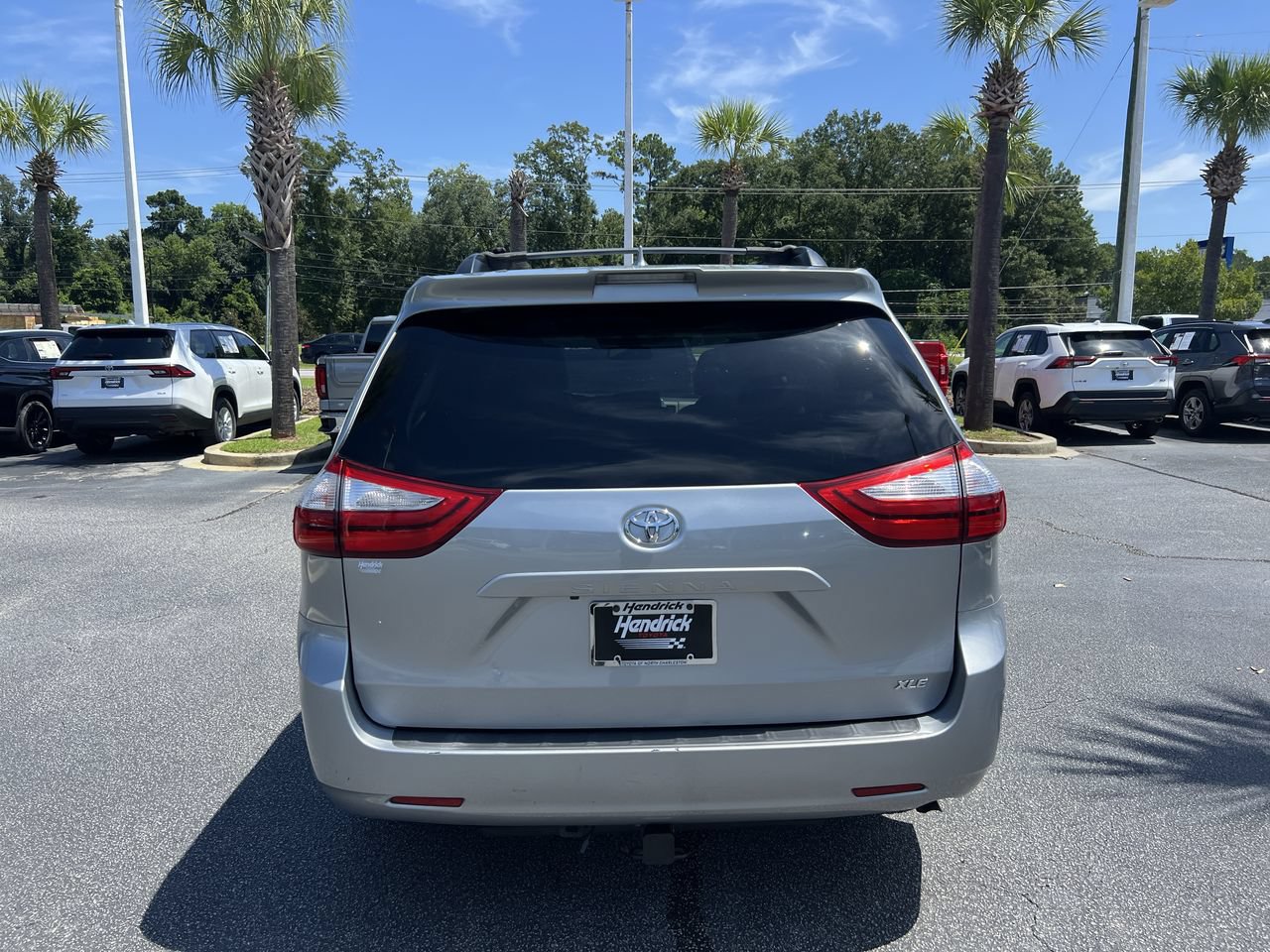 Used 2018 Toyota Sienna XLE FWD image 9