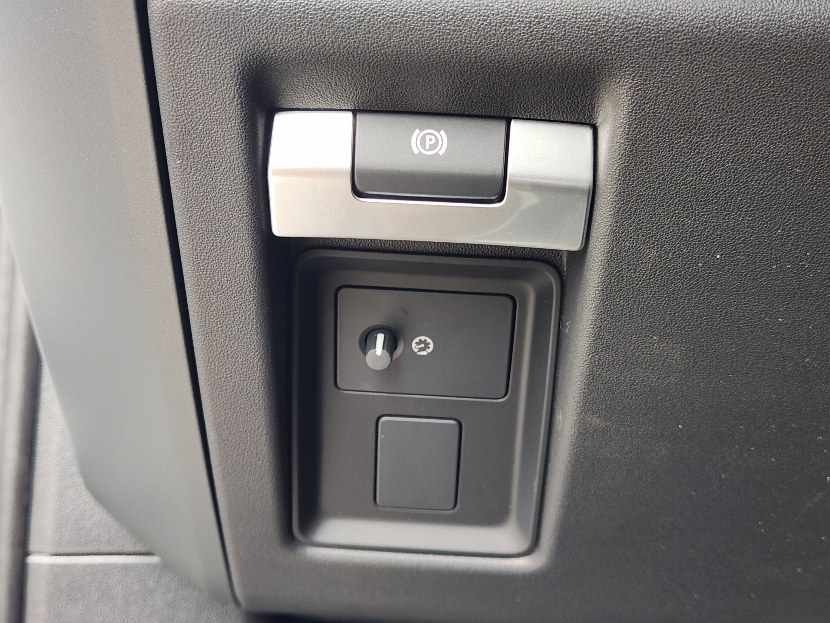 New 2026 Land Rover Defender 110 X-Dynamic SE AWD/4WD image 17