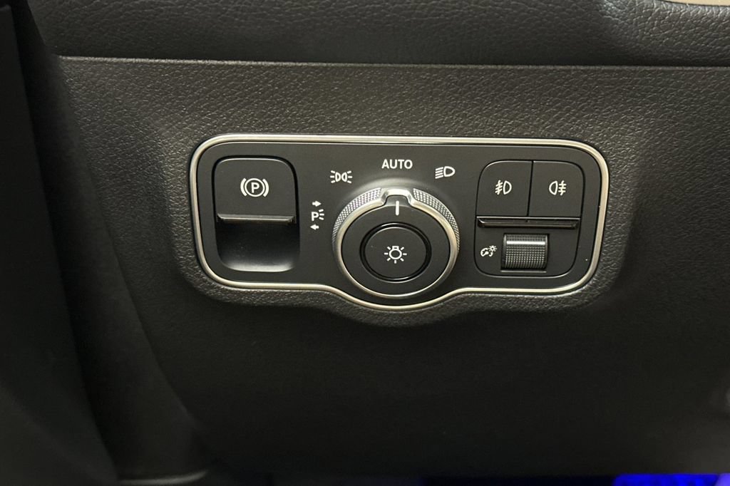Certified 2026 Mercedes-Benz GLB 250 4MATIC image 32