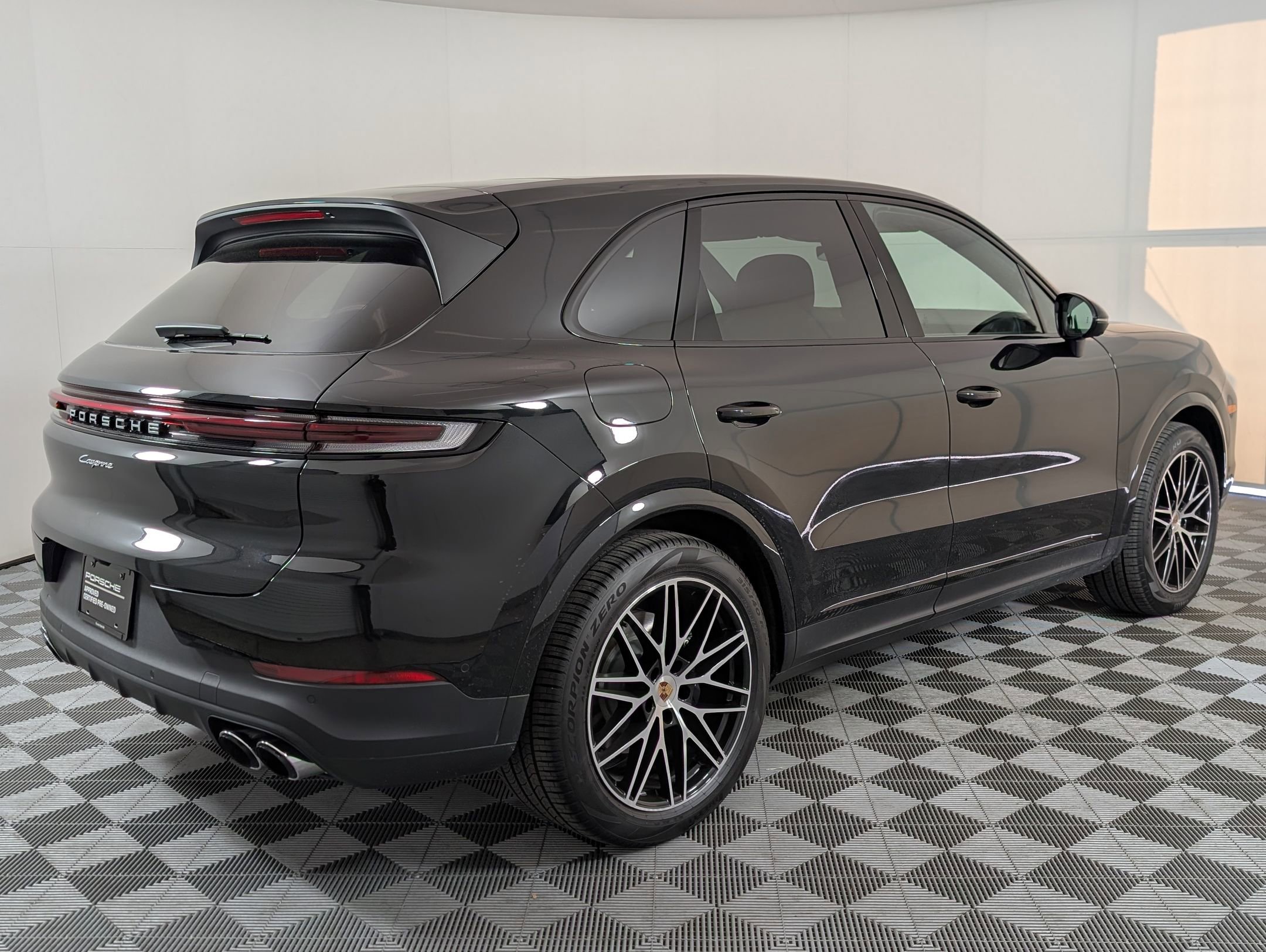Used 2025 Porsche Cayenne image 10