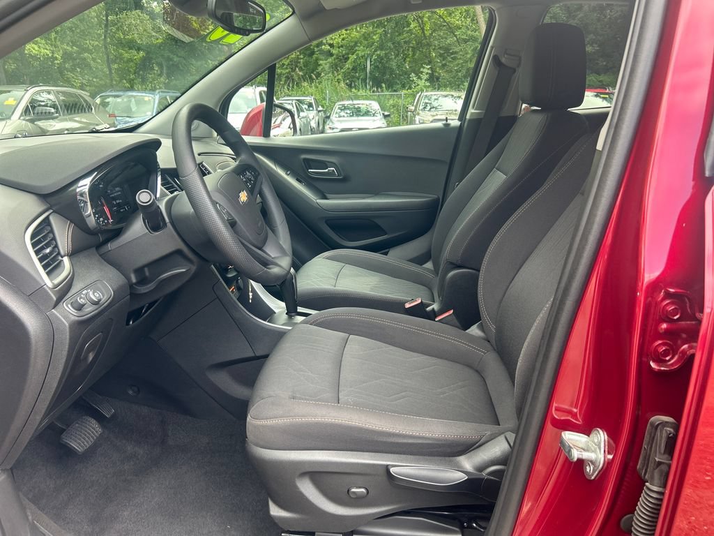 Used 2020 Chevrolet Trax LT AWD/4WD image 9