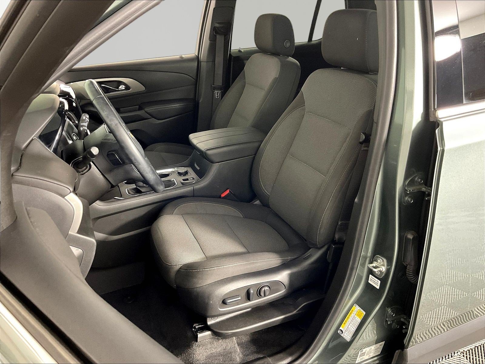 Used 2023 Chevrolet Traverse LT FWD image 21