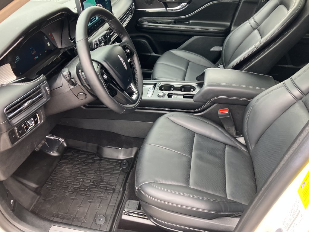 Used 2025 Lincoln Corsair AWD w/ Equipment Group 101A image 15