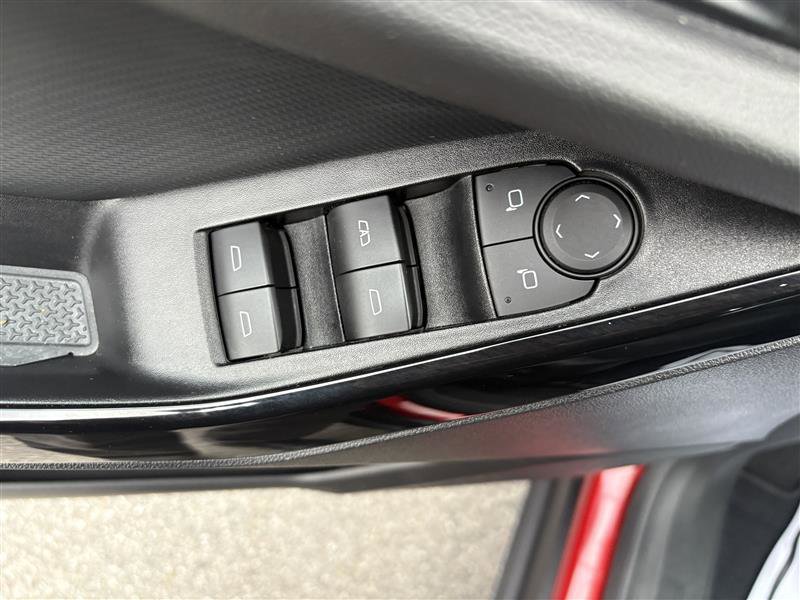 Used 2025 Chevrolet Equinox LT w/ Convenience Package II image 9