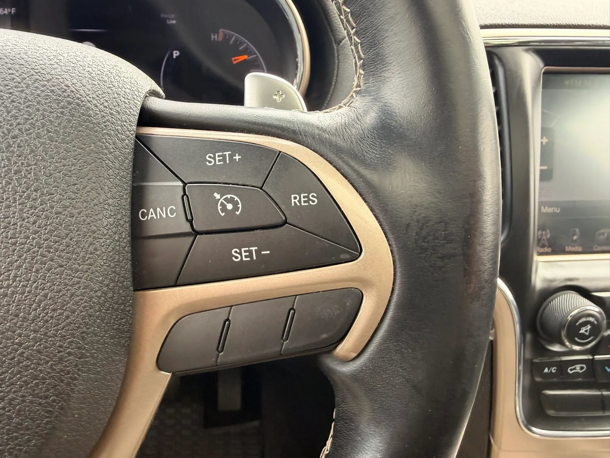 Used 2014 Jeep Grand Cherokee Overland AWD/4WD image 37
