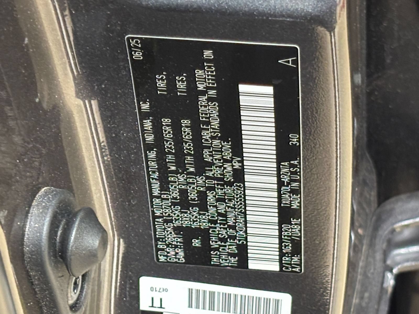 Used 2025 Toyota Highlander LE FWD image 31