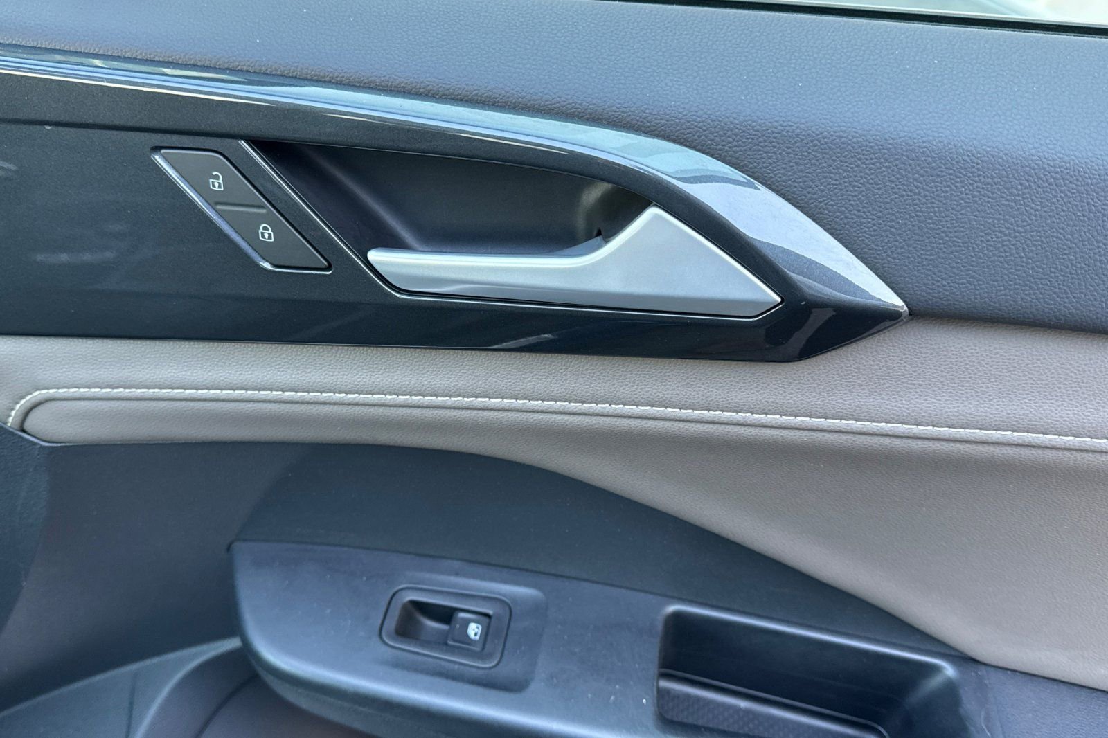 Used 2022 Volkswagen Taos SEL image 19