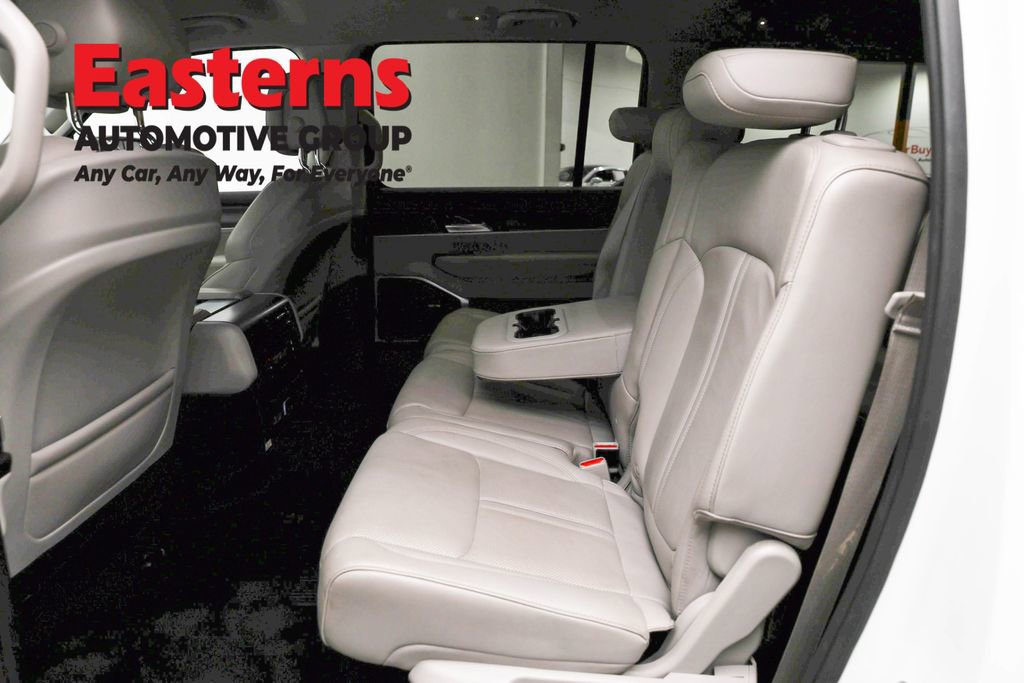 Used 2024 Jeep Wagoneer L Series II w/ Flexible Seating Group RWD image 23